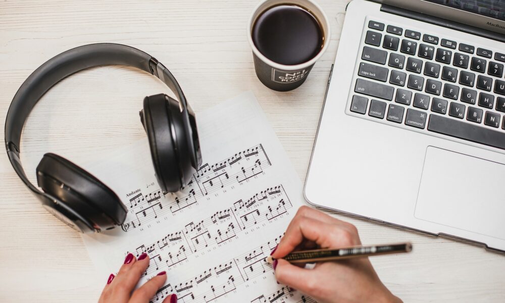 why-online-music-courses-are-perfect-for-lifelong-learners